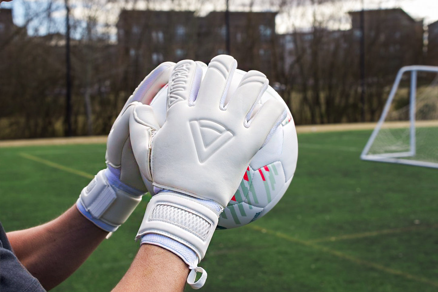 Vitra V1 Goalkeeper Gloves - White/White