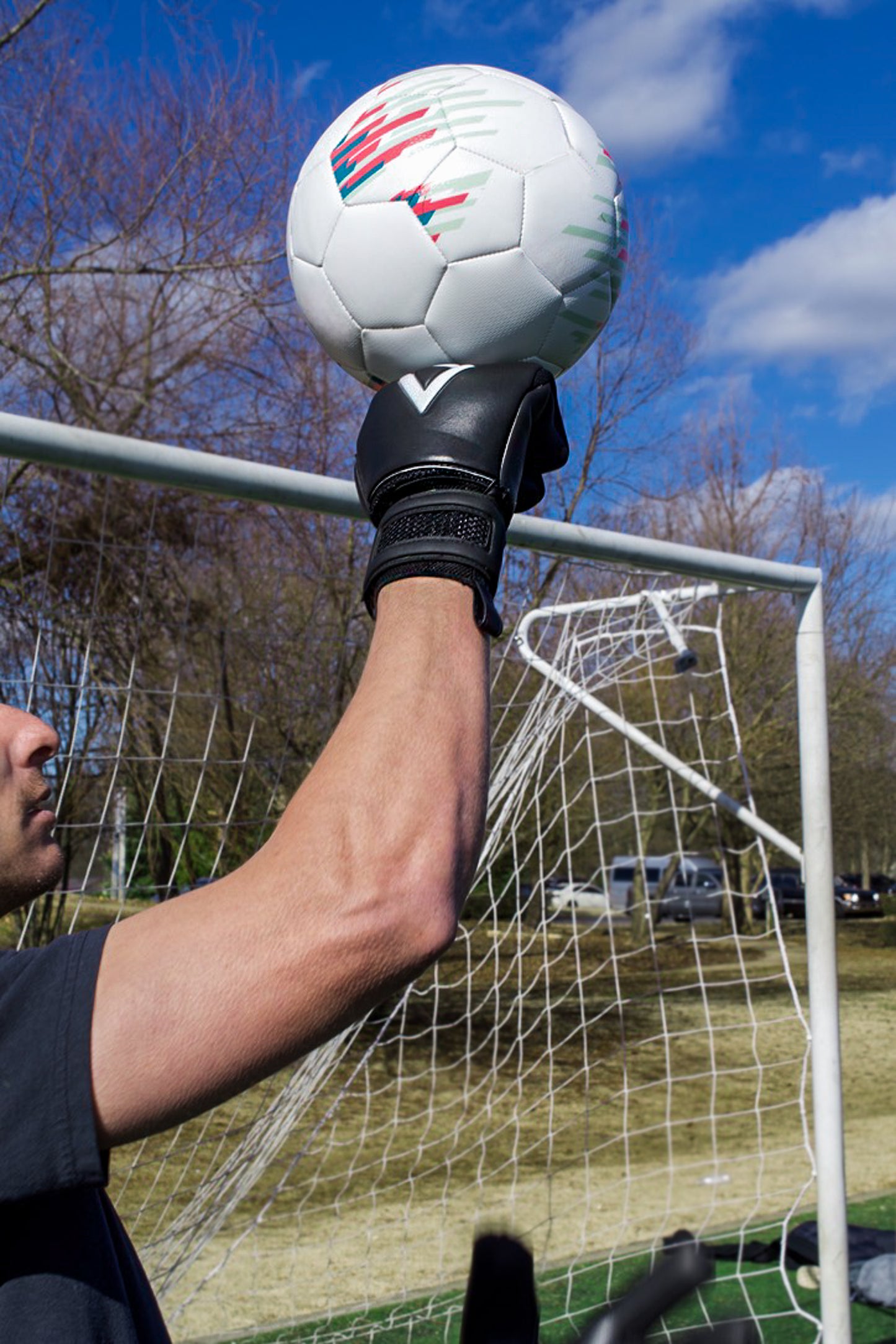 Vitra V1 Goalkeeper Gloves - Black/Black